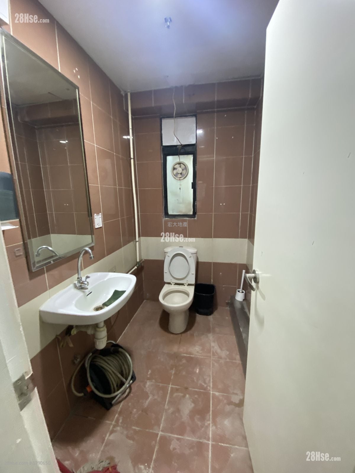 Spk Rental 1,100 ft²