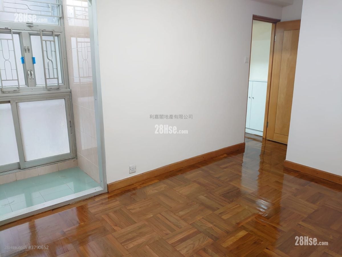 Mei Foo Sun Chuen Sell 2 Bedrooms , 2 Bathrooms 679 ft²