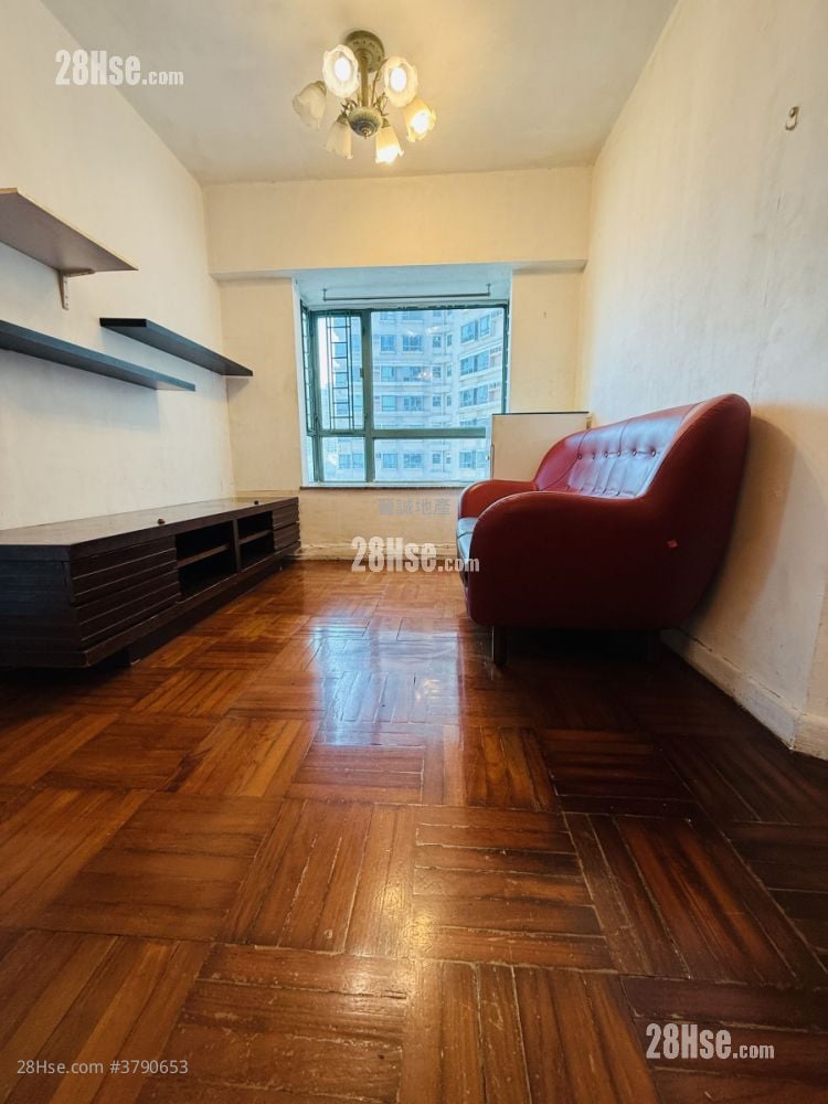 Sea Crest Villa Sell 2 Bedrooms , 1 Bathroom 454 ft²