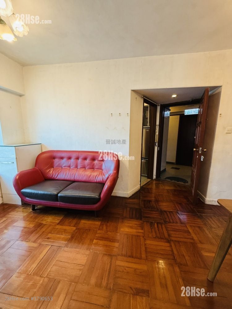 Sea Crest Villa Sell 2 Bedrooms , 1 Bathroom 454 ft²