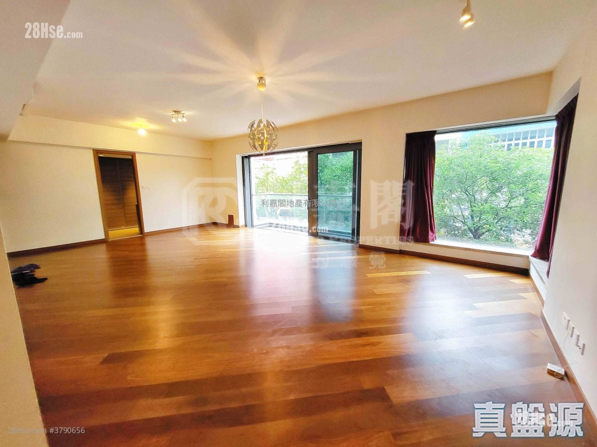 Parc Inverness Sell 3 Bedrooms 1,514 ft²