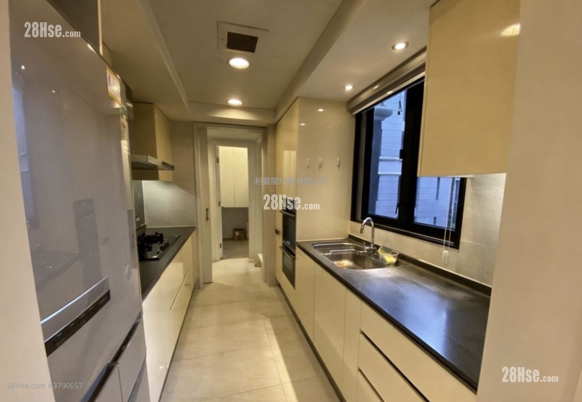 King's Park Hill Sell 3 Bedrooms 1,230 ft²