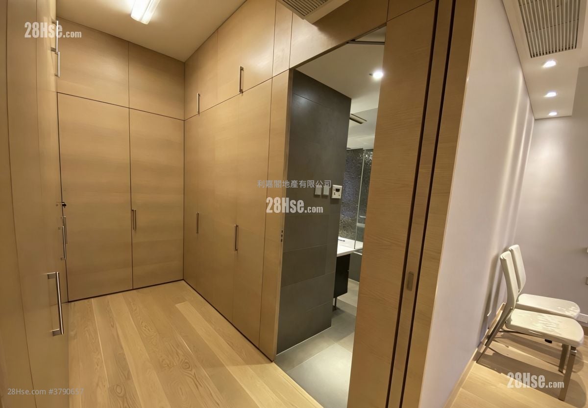 King's Park Hill Sell 3 Bedrooms 1,230 ft²