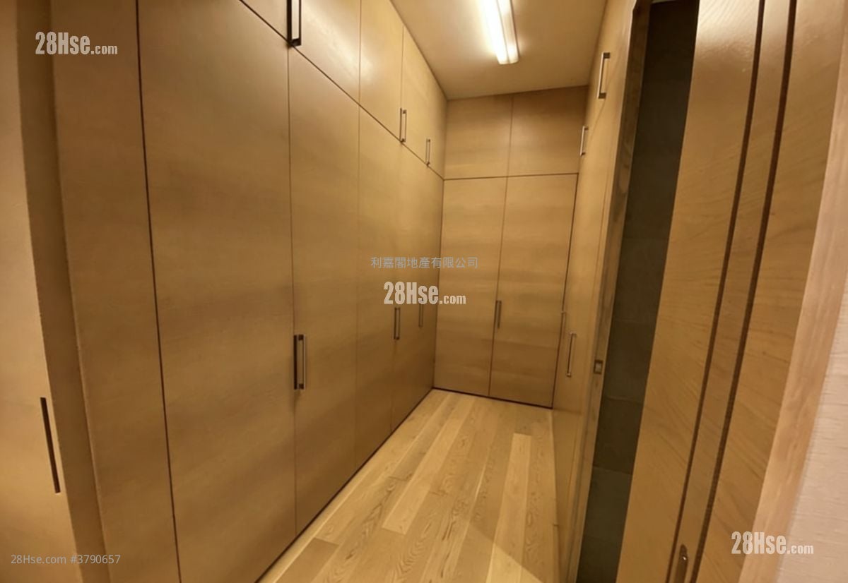 King's Park Hill Sell 3 Bedrooms 1,230 ft²