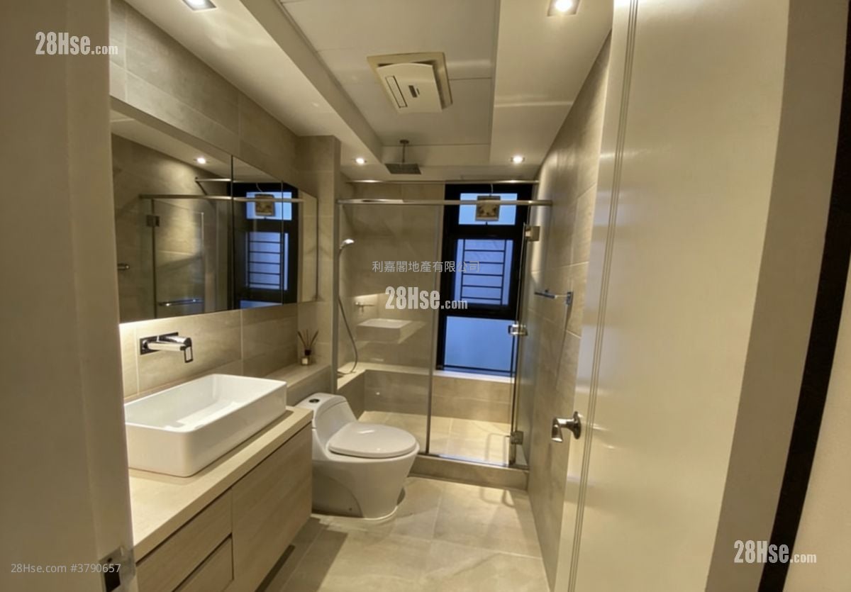 King's Park Hill Sell 3 Bedrooms 1,230 ft²