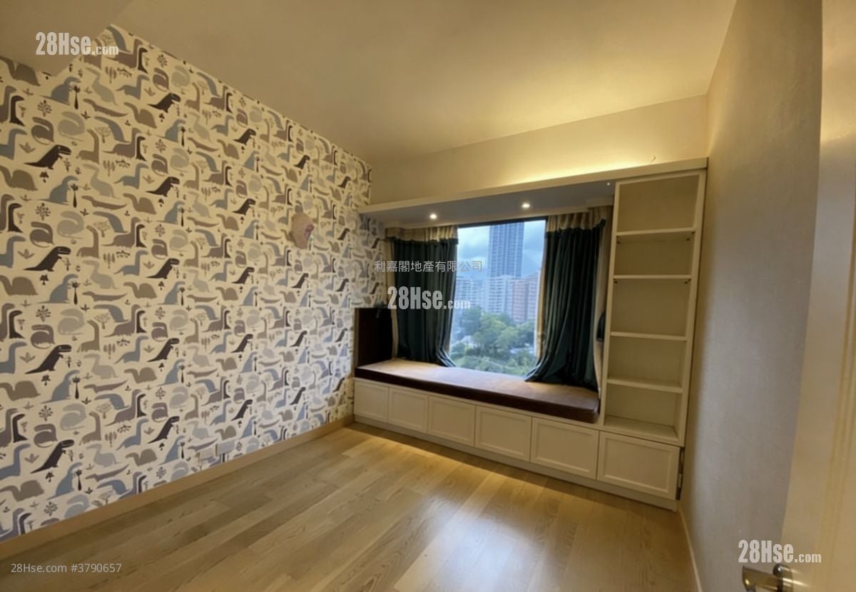 King's Park Hill Sell 3 Bedrooms 1,230 ft²