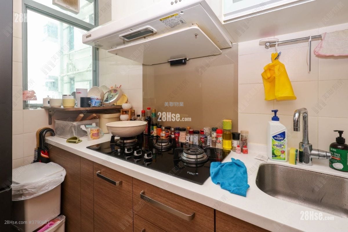 Seaview Crescent Sell 2 Bedrooms , 1 Bathroom 541 ft²