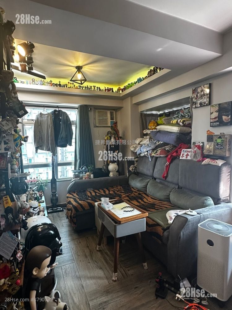 Sanford Mansion Sell 2 Bedrooms , 1 Bathroom 329 ft²