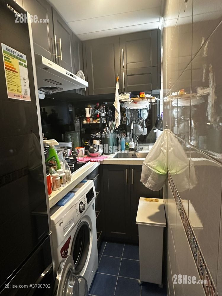 Sanford Mansion Sell 2 Bedrooms , 1 Bathroom 329 ft²