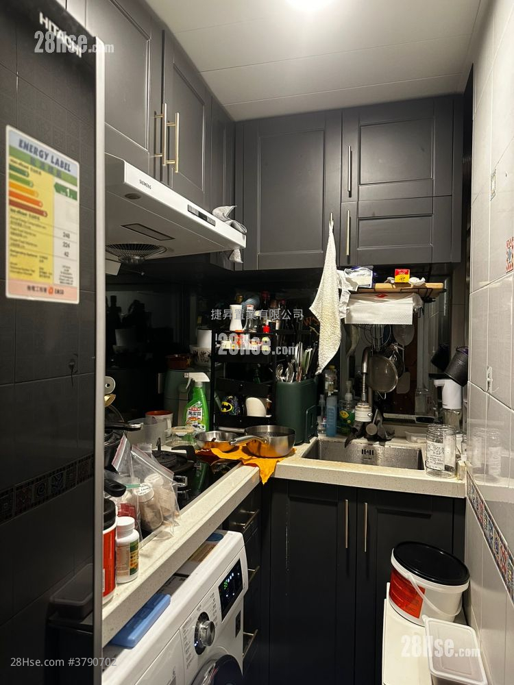 Sanford Mansion Sell 2 Bedrooms , 1 Bathroom 329 ft²