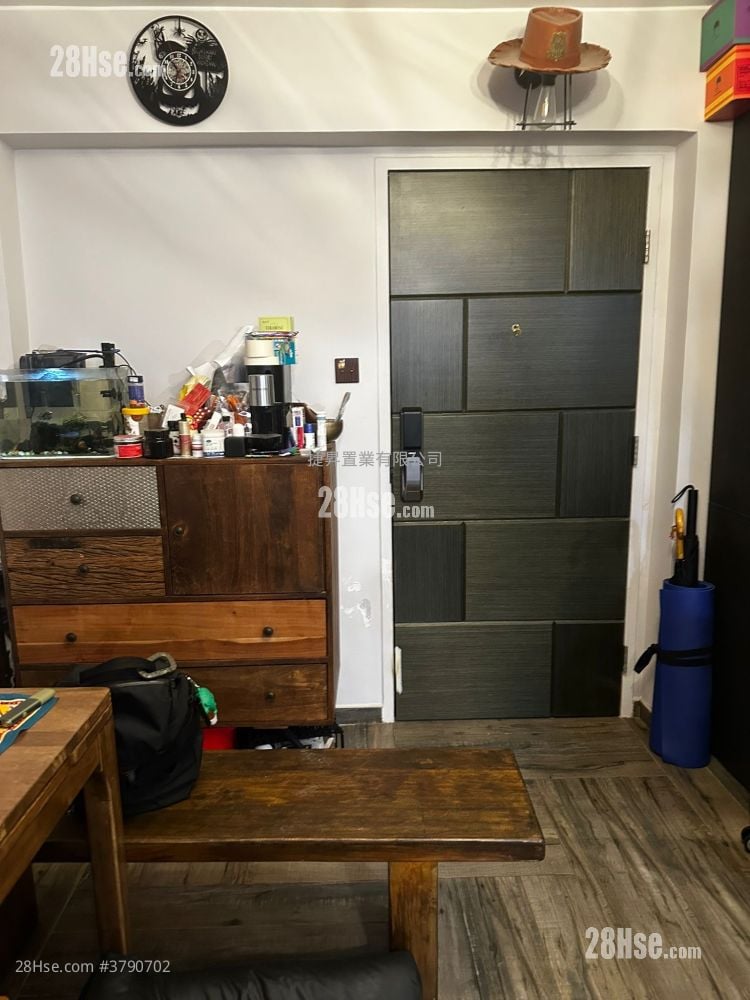 Sanford Mansion Sell 2 Bedrooms , 1 Bathroom 329 ft²