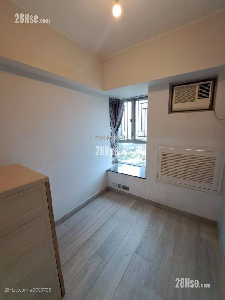 Yoho Town Sell 2 Bedrooms 422 ft²