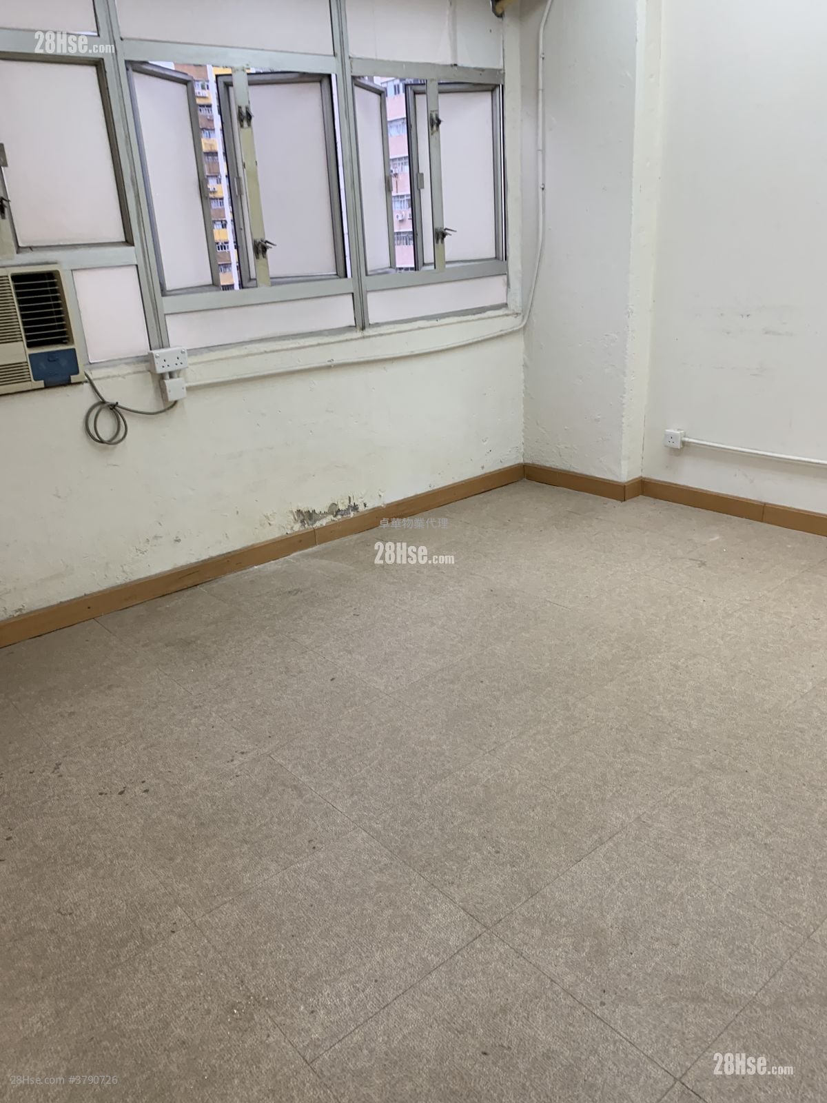 屯门工业中心 租盘 开放式间隔 180 平方尺