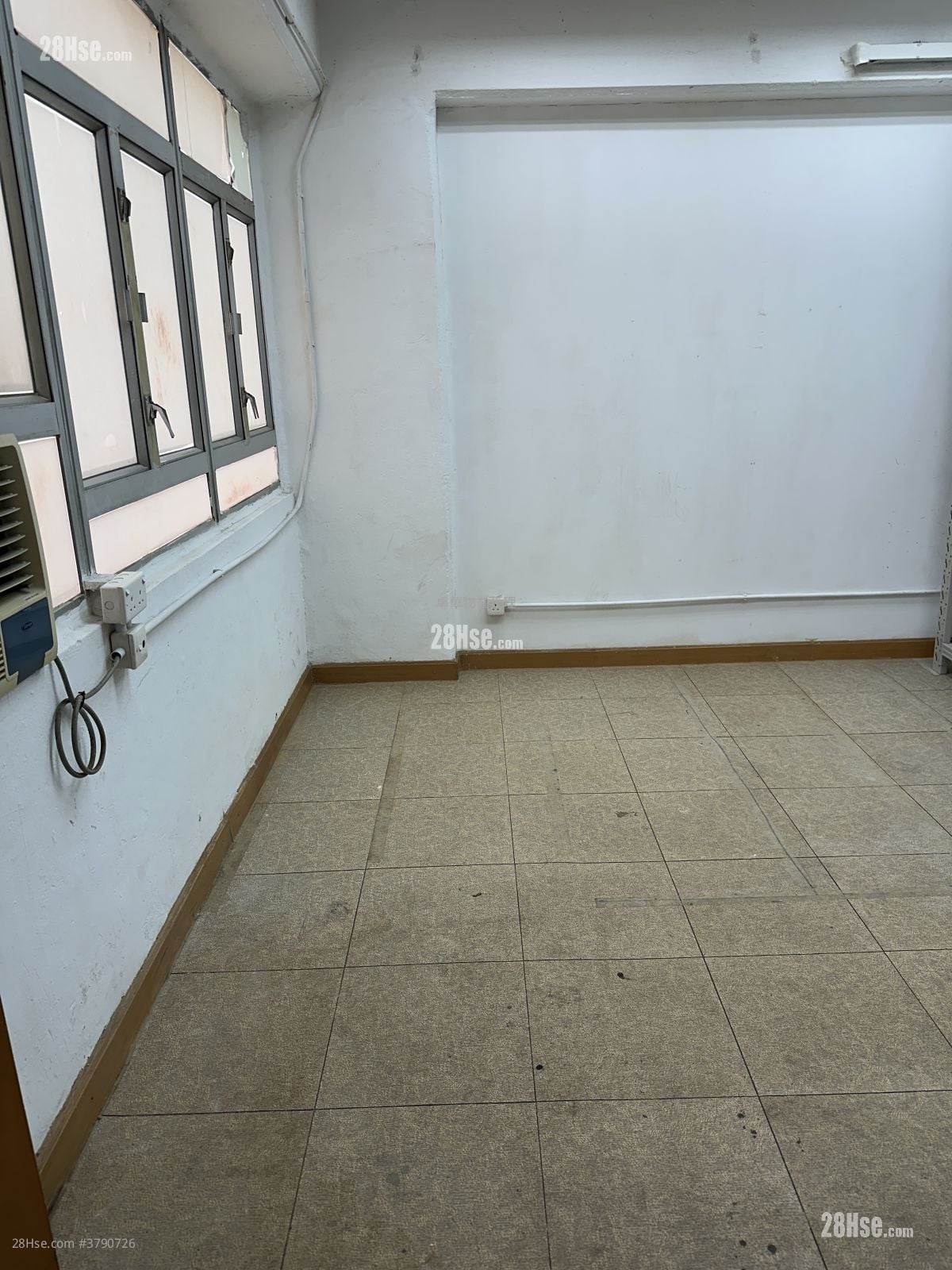 屯门工业中心 租盘 开放式间隔 180 平方尺