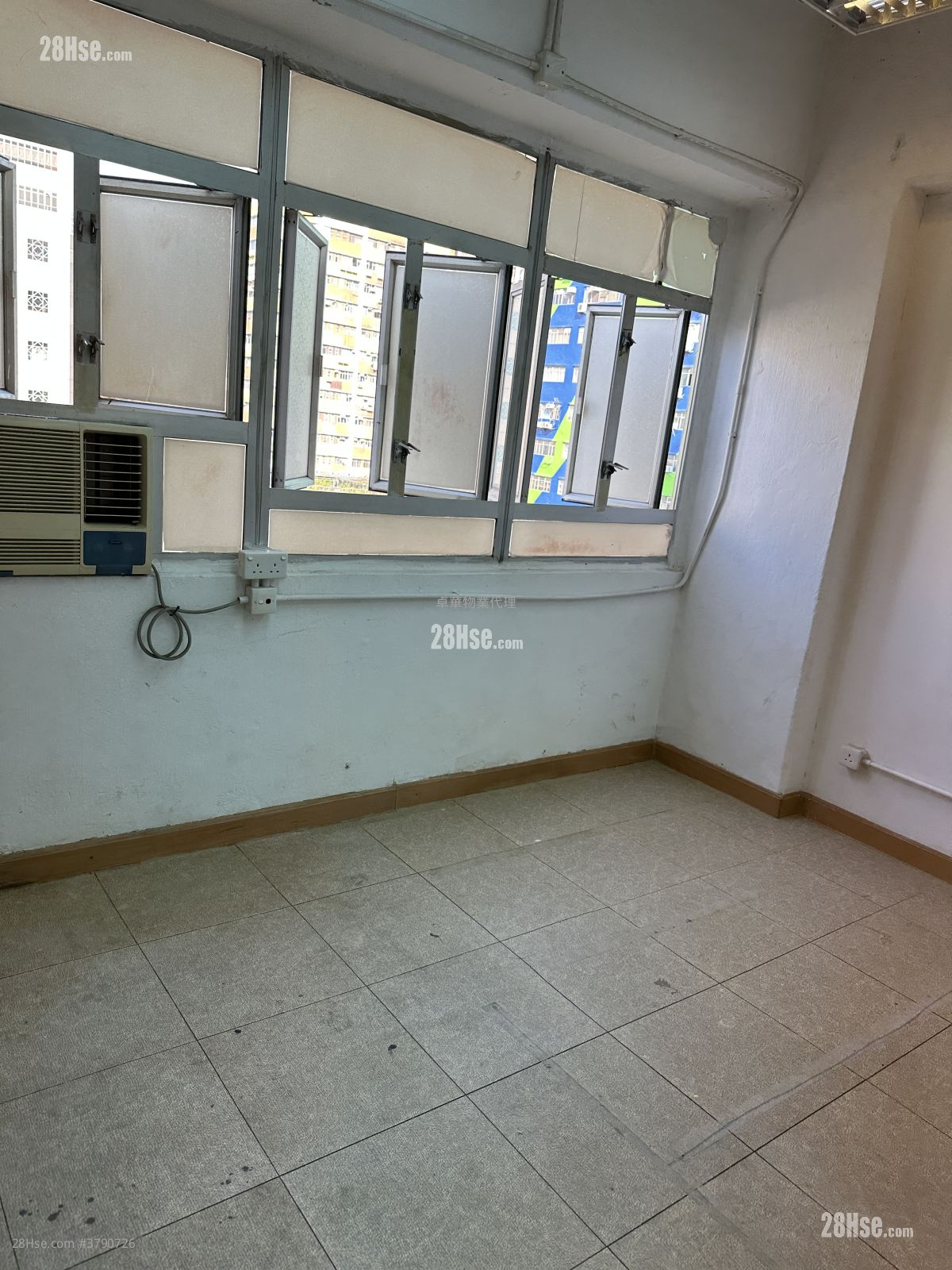 屯门工业中心 租盘 开放式间隔 180 平方尺