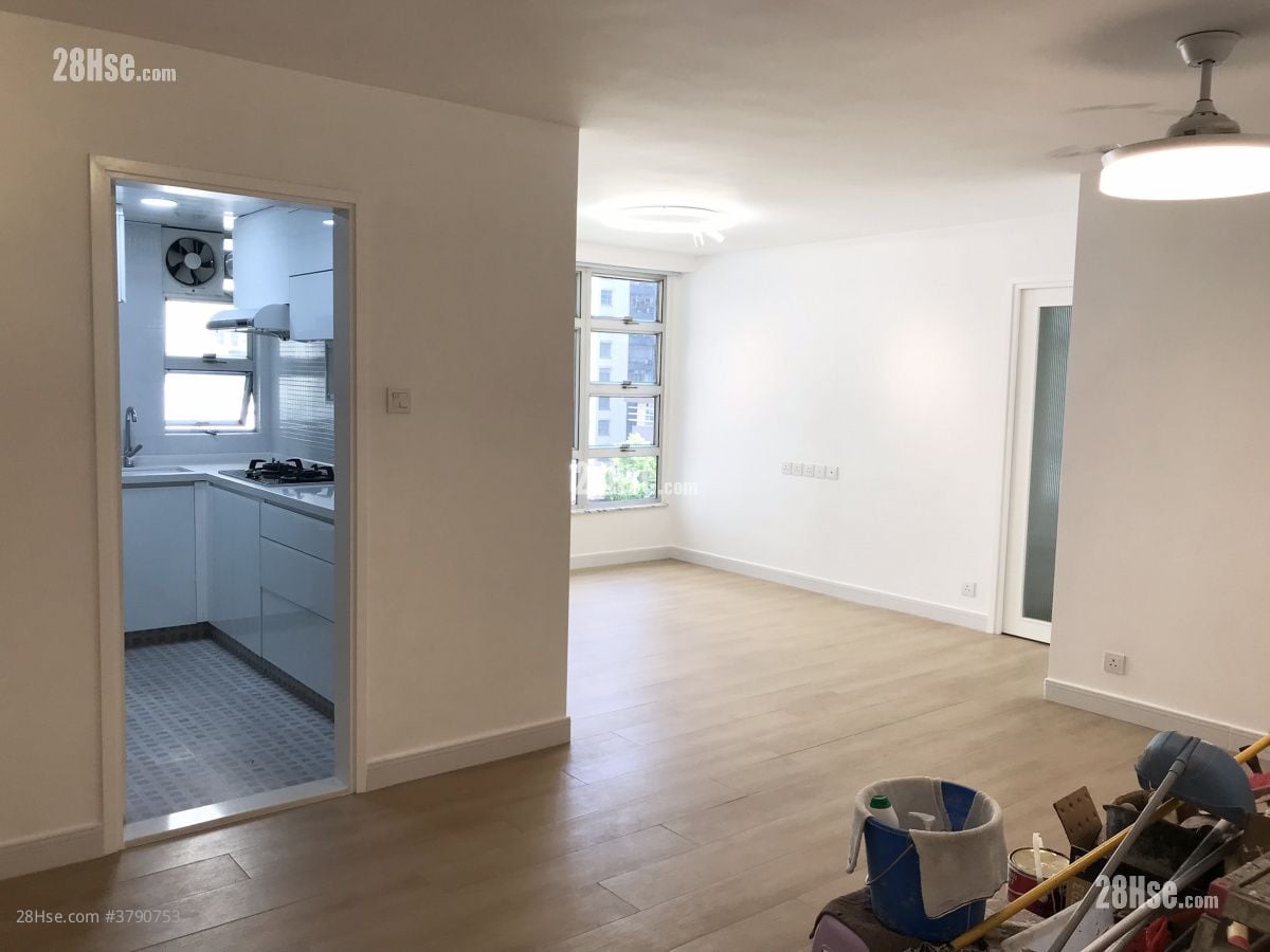 Mei Foo Sun Chuen Sell 3 Bedrooms , 2 Bathrooms 936 ft²