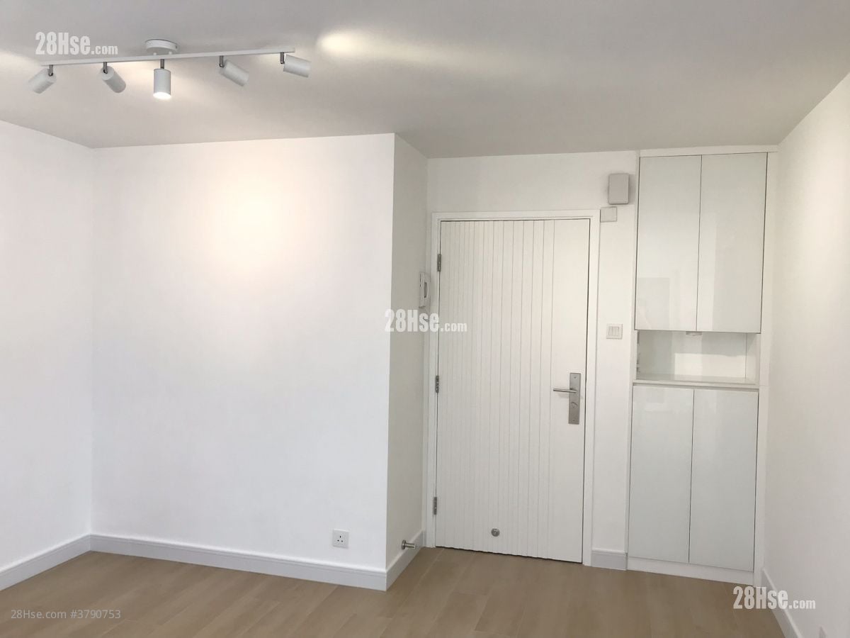 Mei Foo Sun Chuen Sell 3 Bedrooms , 2 Bathrooms 936 ft²