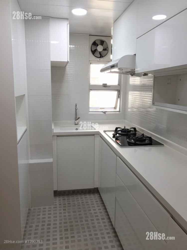 Mei Foo Sun Chuen Sell 3 Bedrooms , 2 Bathrooms 936 ft²