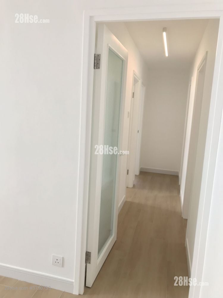 Mei Foo Sun Chuen Sell 3 Bedrooms , 2 Bathrooms 936 ft²