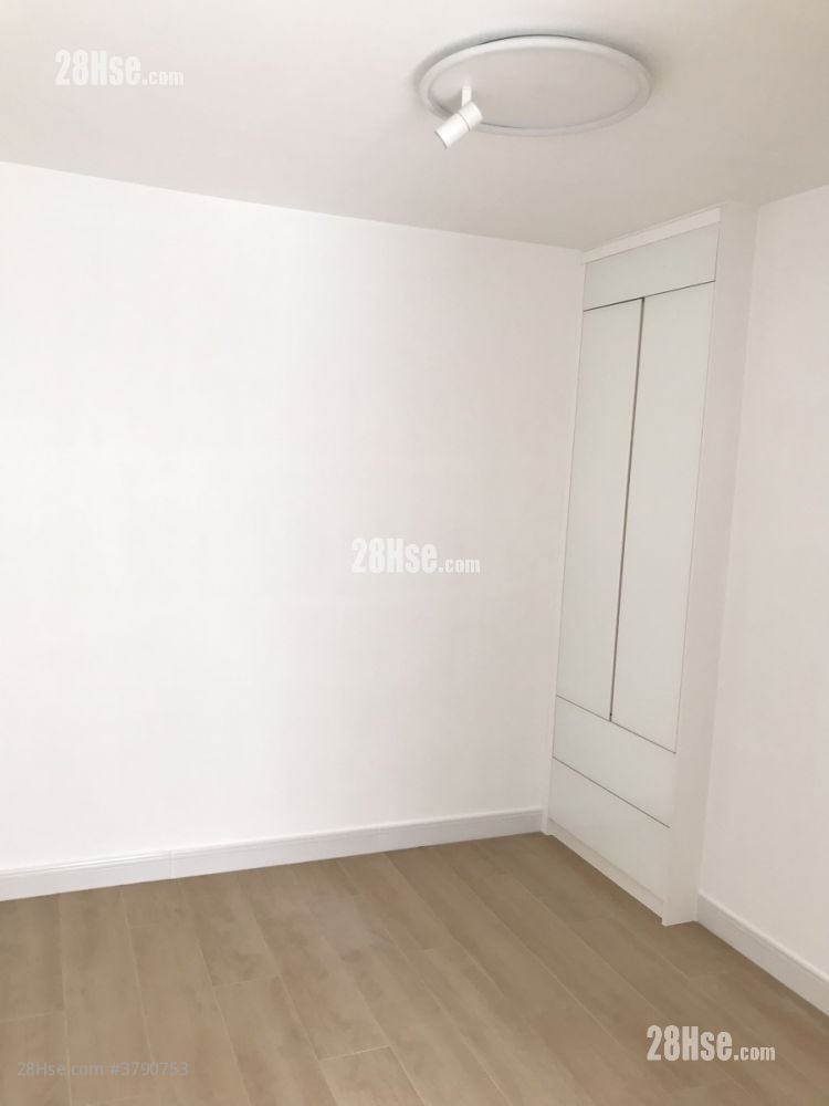 Mei Foo Sun Chuen Sell 3 Bedrooms , 2 Bathrooms 936 ft²