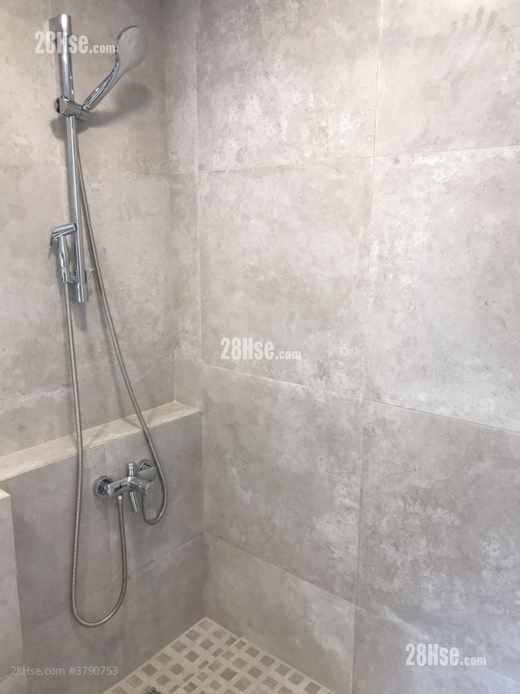 Mei Foo Sun Chuen Sell 3 Bedrooms , 2 Bathrooms 936 ft²