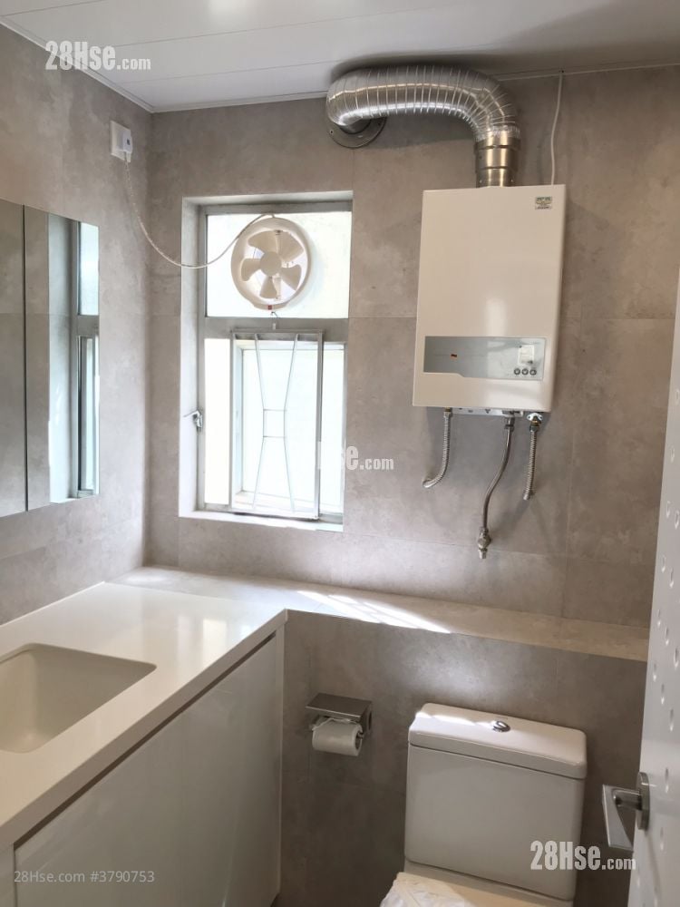 Mei Foo Sun Chuen Sell 3 Bedrooms , 2 Bathrooms 936 ft²