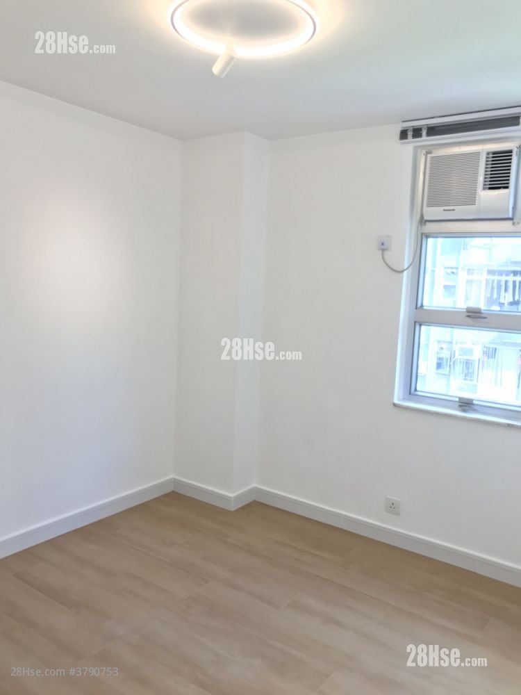 Mei Foo Sun Chuen Sell 3 Bedrooms , 2 Bathrooms 936 ft²