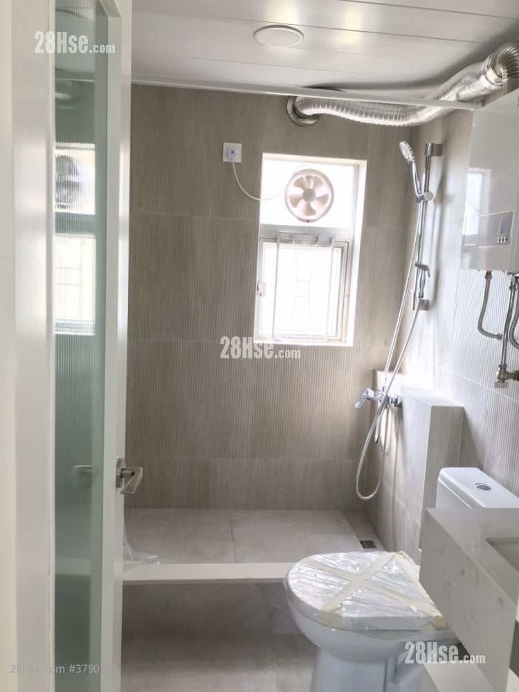 Mei Foo Sun Chuen Sell 3 Bedrooms , 2 Bathrooms 936 ft²