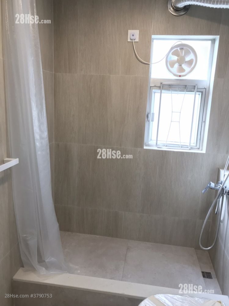 Mei Foo Sun Chuen Sell 3 Bedrooms , 2 Bathrooms 936 ft²