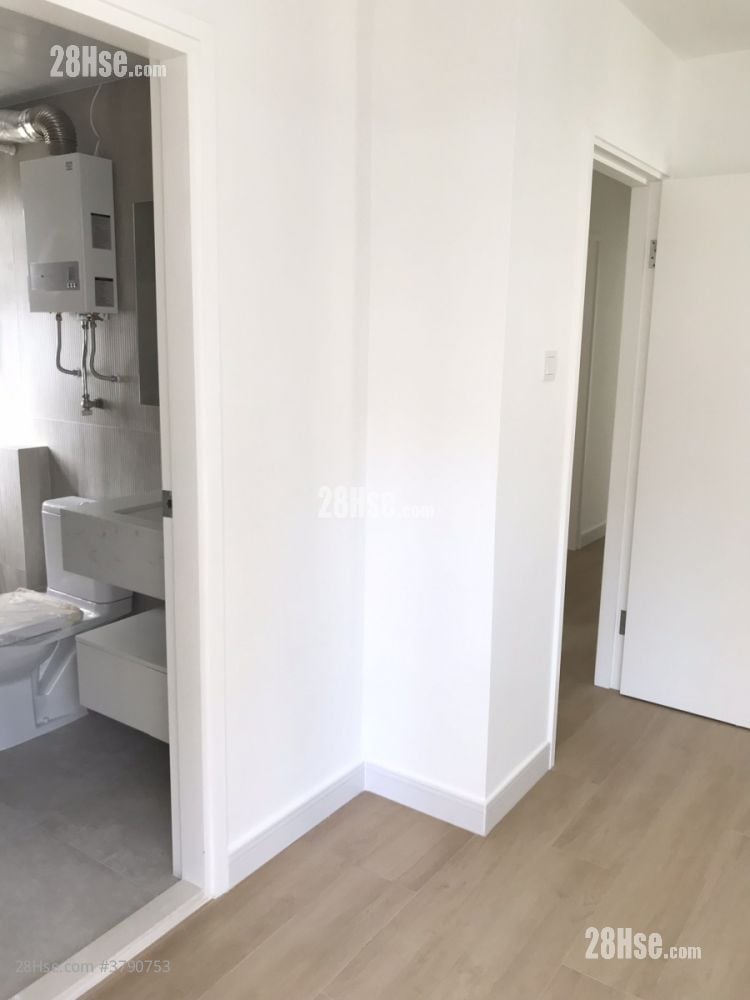 Mei Foo Sun Chuen Sell 3 Bedrooms , 2 Bathrooms 936 ft²