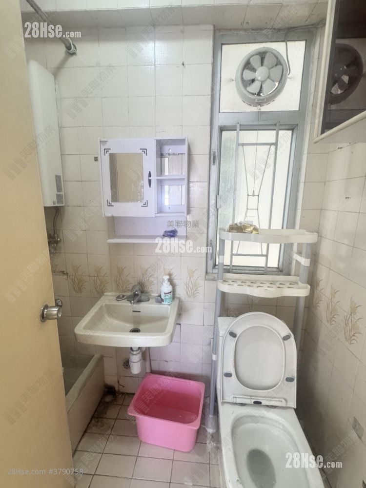 Po Sing Centre Sell 2 Bedrooms , 1 Bathroom 362 ft²