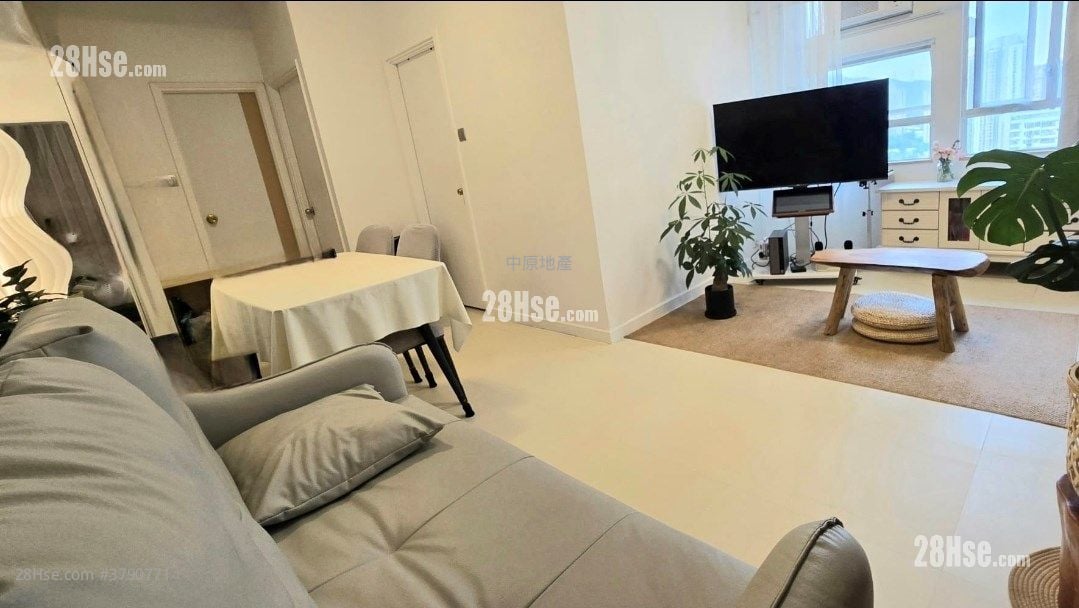 King Tin Court Sell 2 Bedrooms , 1 Bathroom 467 ft²