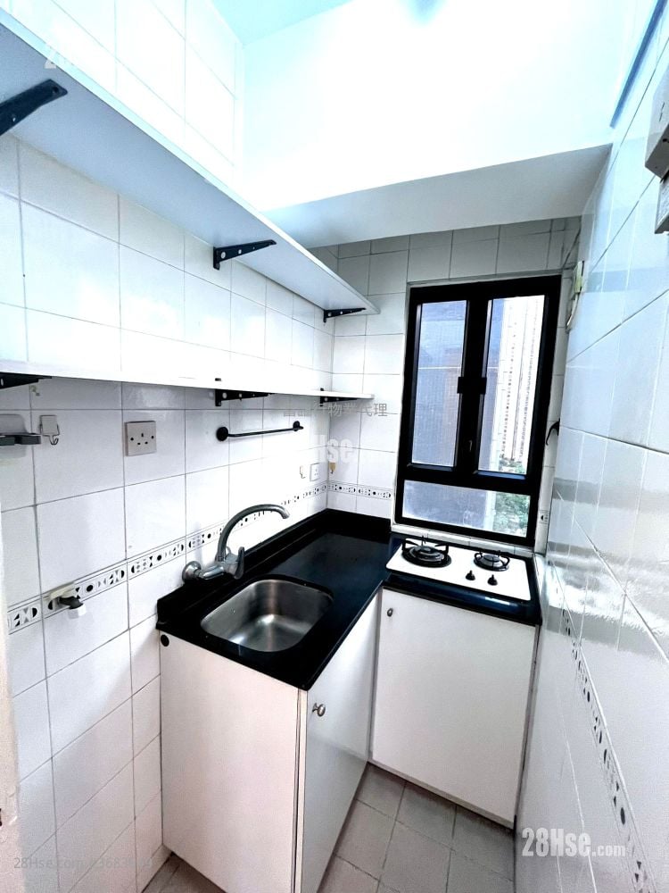 Shun King Court Sell 2 Bedrooms , 1 Bathroom 258 ft²