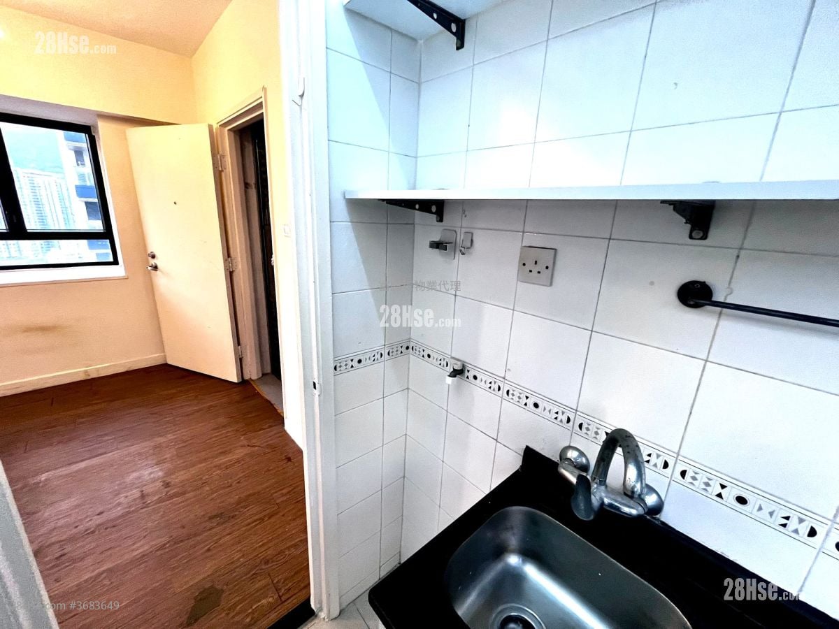 Shun King Court Sell 2 Bedrooms , 1 Bathroom 258 ft²