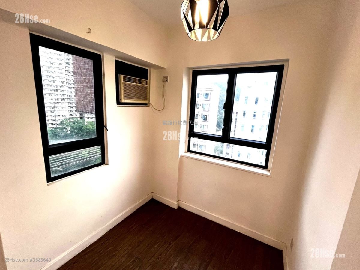 Shun King Court Sell 2 Bedrooms , 1 Bathroom 258 ft²