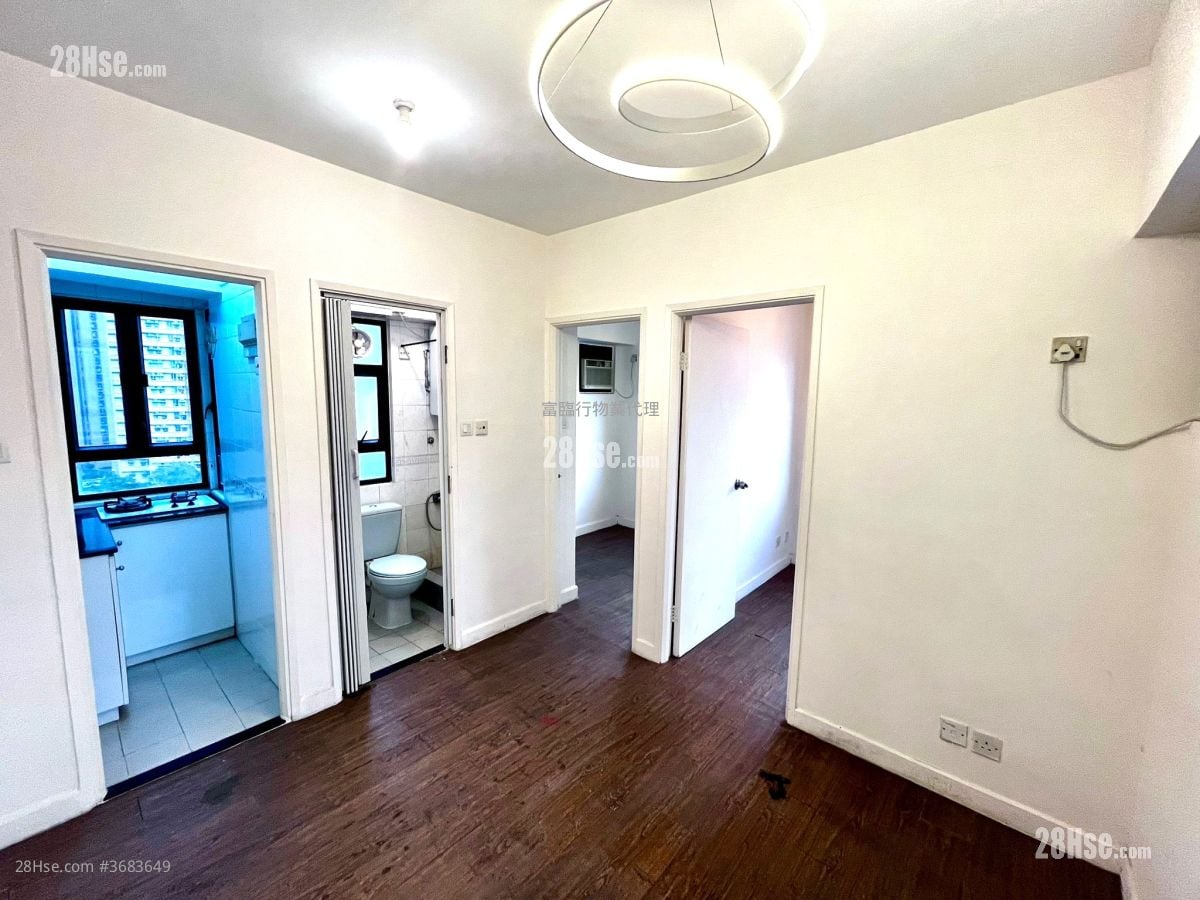 Shun King Court Sell 2 Bedrooms , 1 Bathroom 258 ft²