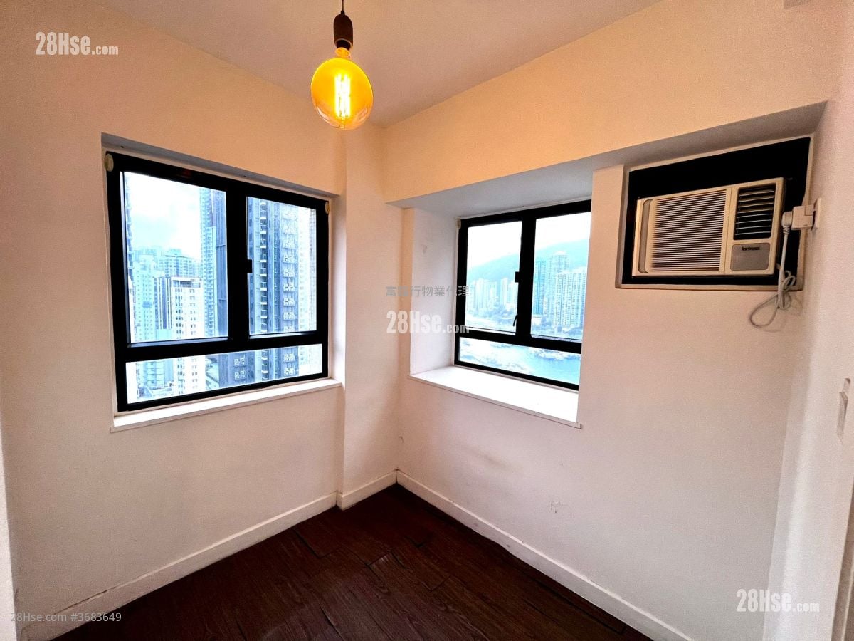 Shun King Court Sell 2 Bedrooms , 1 Bathroom 258 ft²