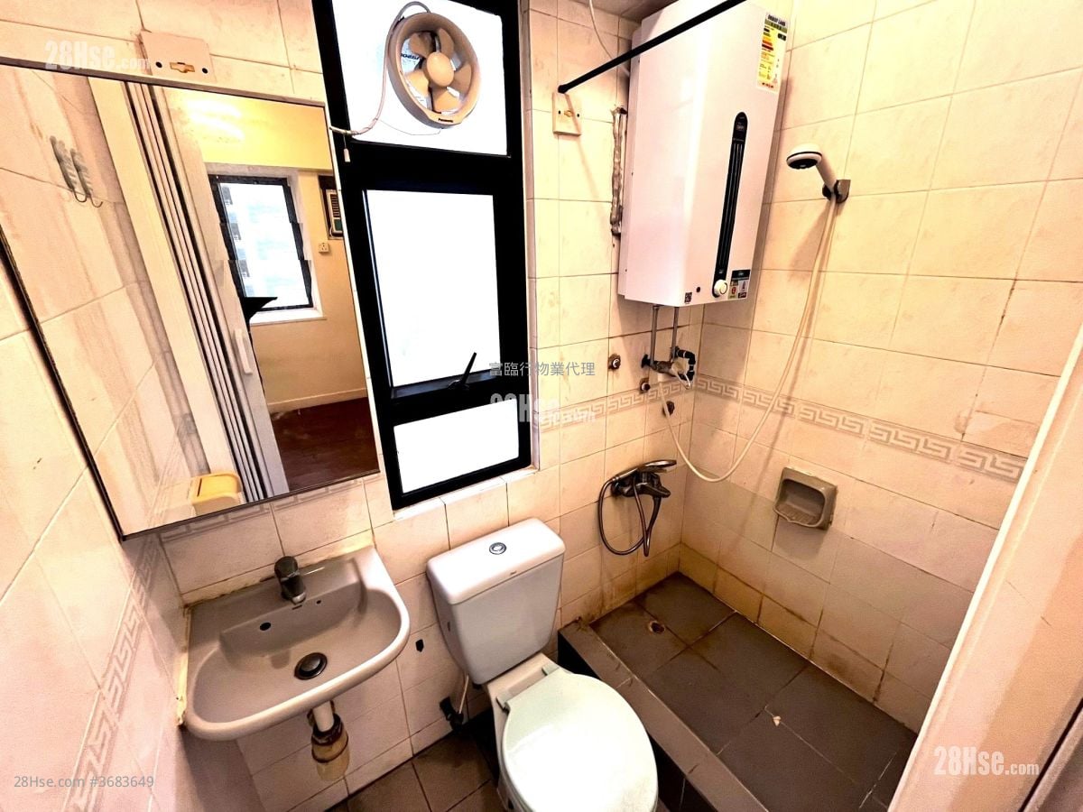 Shun King Court Sell 2 Bedrooms , 1 Bathroom 258 ft²