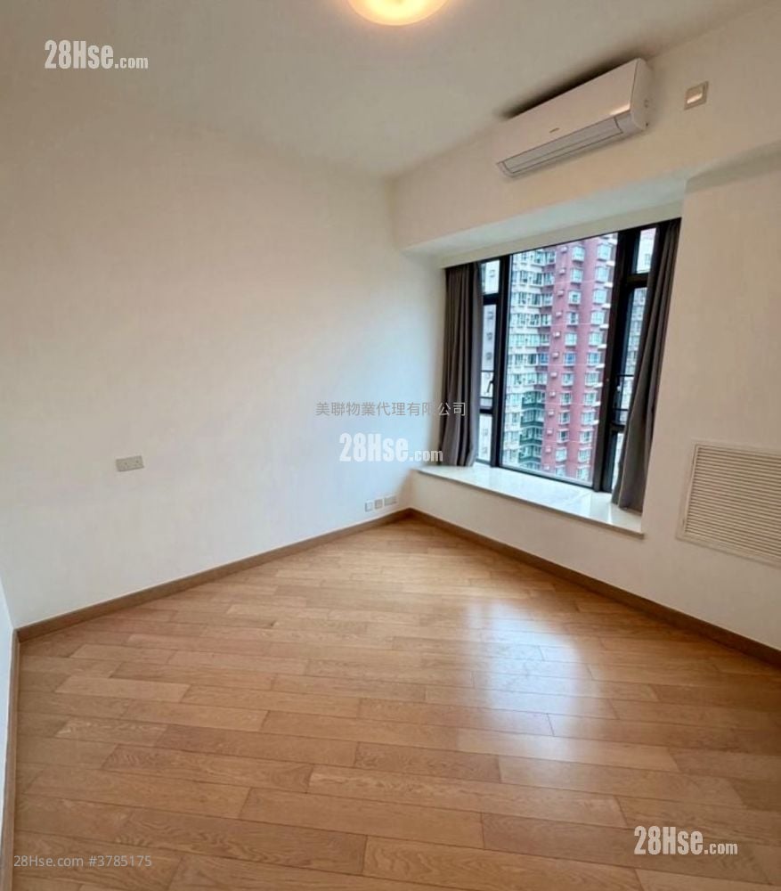 Yoho Midtown Sell 3 Bedrooms , 2 Bathrooms 880 ft²