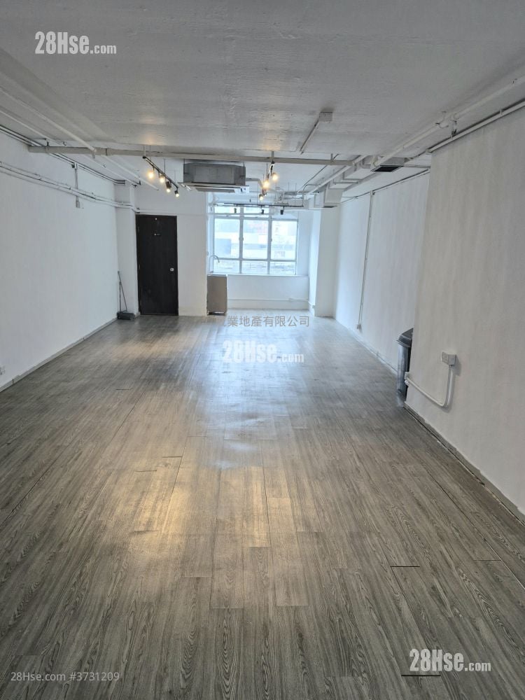 Max Trade Centre Rental