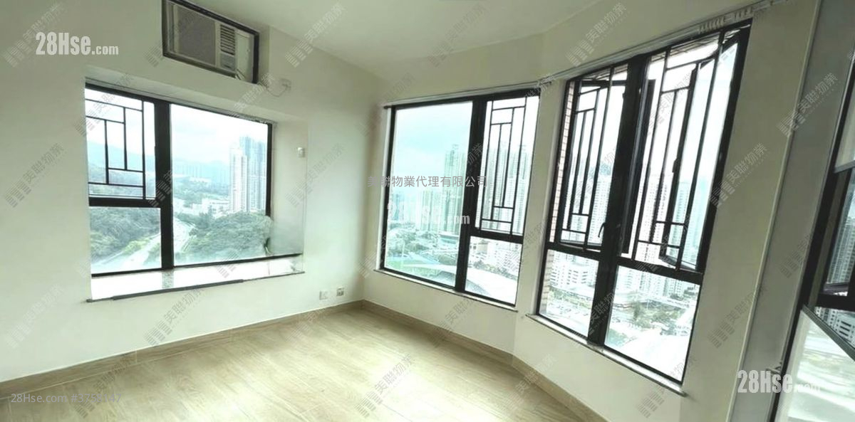 Nan Fung Plaza Sell 3 Bedrooms , 2 Bathrooms 724 ft²