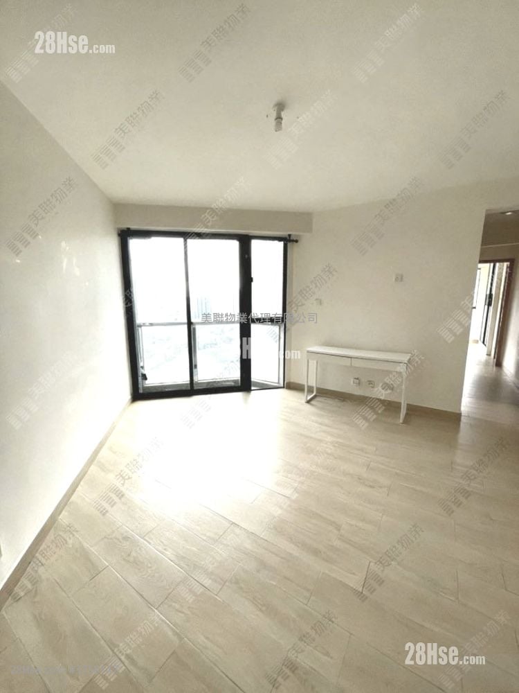 Nan Fung Plaza Sell 3 Bedrooms , 2 Bathrooms 724 ft²