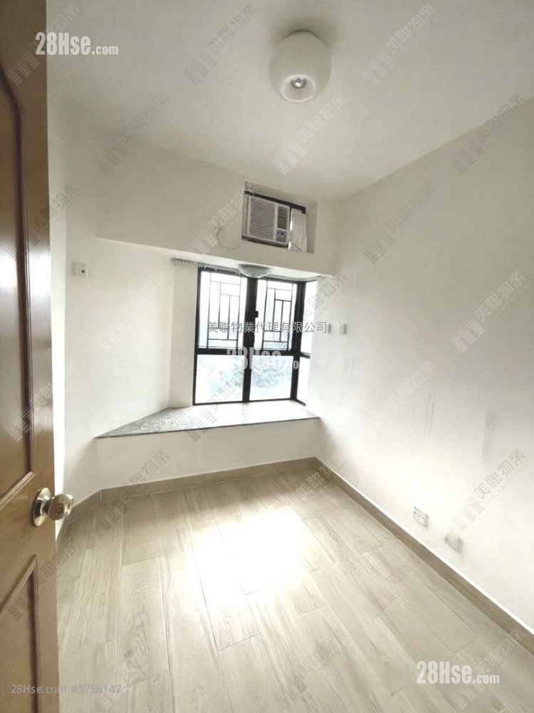 Nan Fung Plaza Sell 3 Bedrooms , 2 Bathrooms 724 ft²