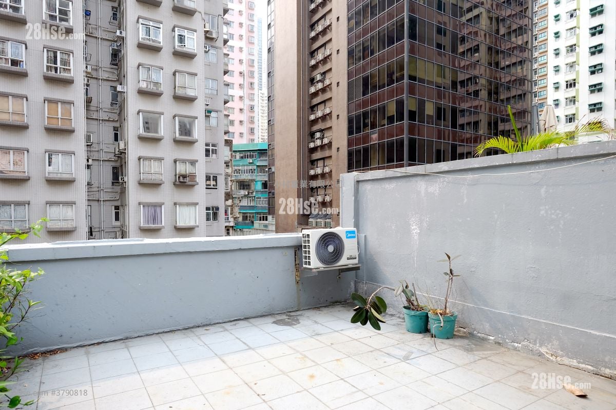 天台: 水坑口街14-16号 租盘 1 房 , 1 浴室 401 平方尺