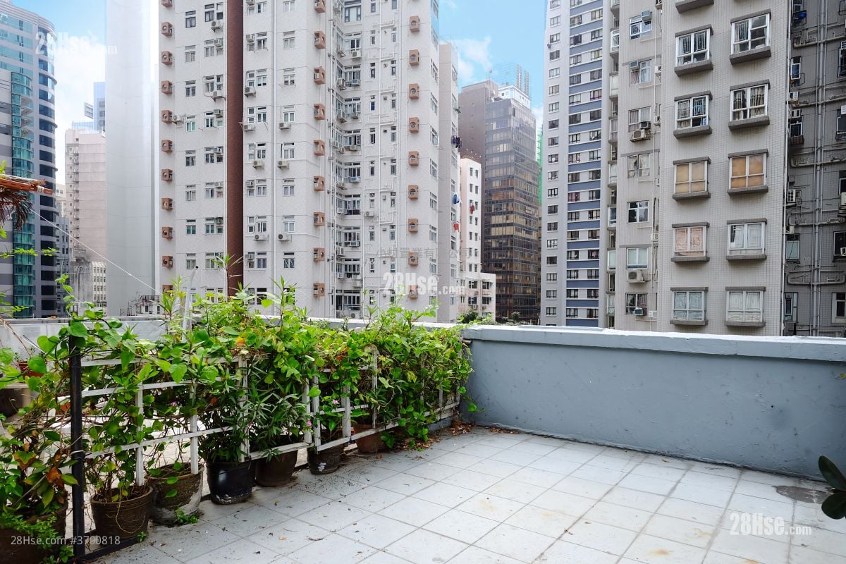 天台: 水坑口街14-16号 租盘 1 房 , 1 浴室 401 平方尺