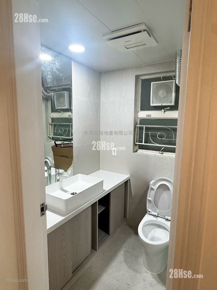 Goldwin Heights Rental 3 Bedrooms , 2 Bathrooms 763 ft²