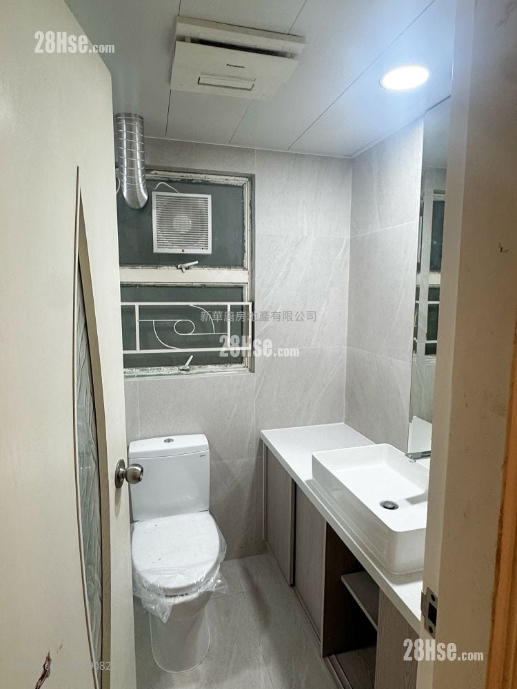 Goldwin Heights Rental 3 Bedrooms , 2 Bathrooms 763 ft²