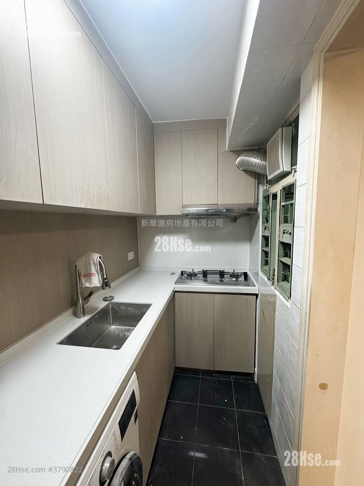 Goldwin Heights Rental 3 Bedrooms , 2 Bathrooms 763 ft²