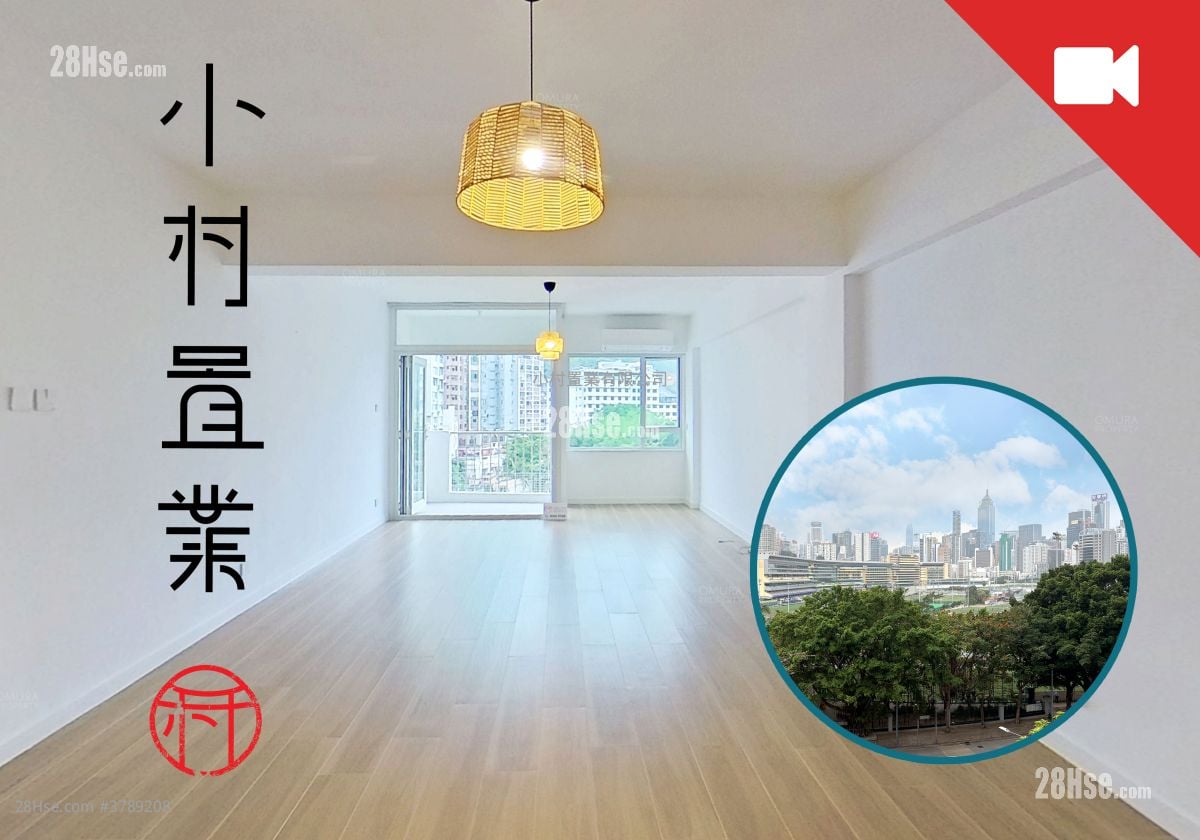 living room: Happy Mansion Rental 3 Bedrooms , 2 Bathrooms 1,155 ft²