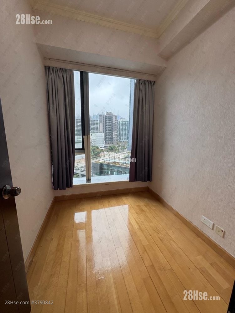 The Parkside Sell 3 Bedrooms 726 ft²